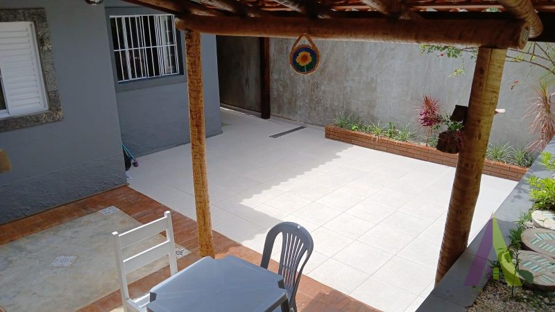 Casa Térrea em Condomínio Fechado de São Roque! 