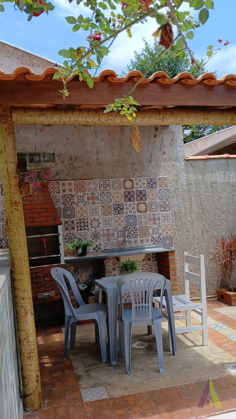 Casa Térrea em Condomínio Fechado de São Roque! 