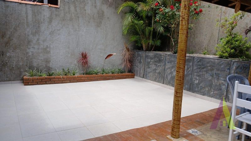 Casa Térrea em Condomínio Fechado de São Roque! 