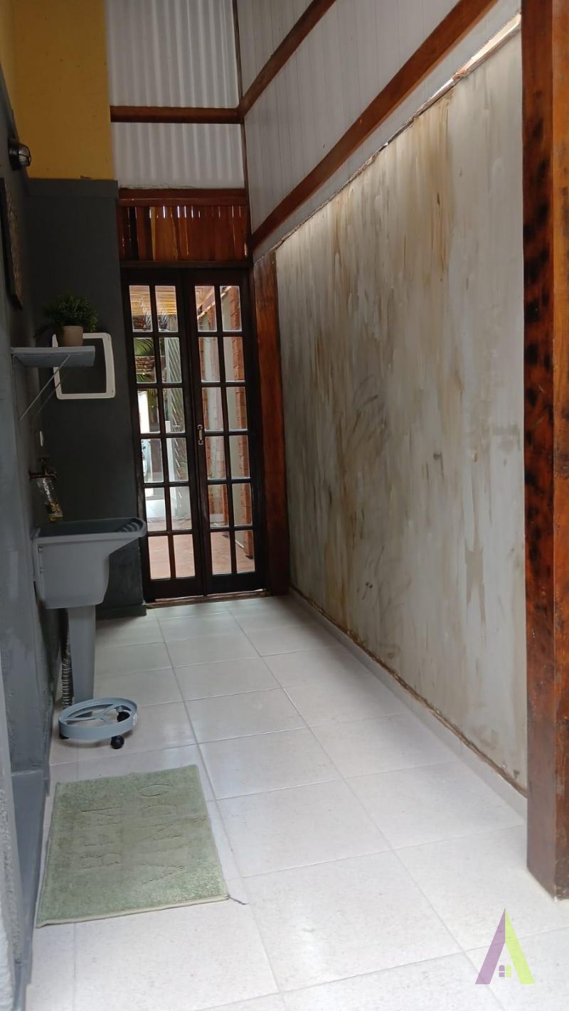 Casa Térrea em Condomínio Fechado de São Roque! 