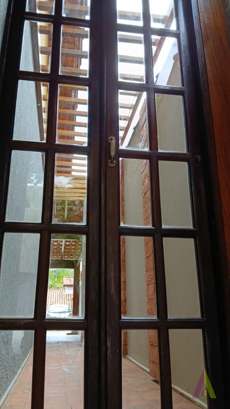 Casa Térrea em Condomínio Fechado de São Roque! 