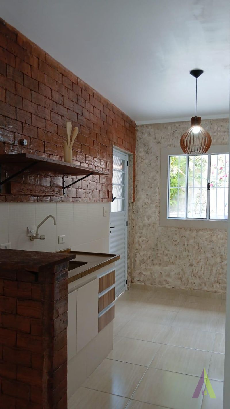 Casa Térrea em Condomínio Fechado de São Roque! 