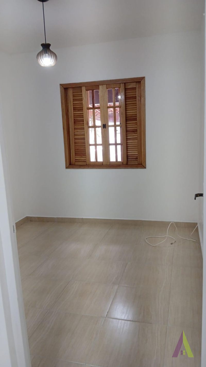 Casa Térrea em Condomínio Fechado de São Roque! 