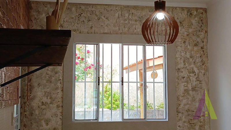 Casa Térrea em Condomínio Fechado de São Roque! 