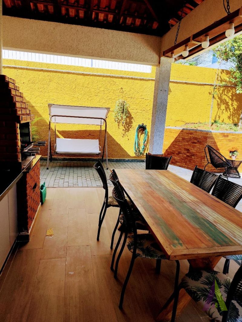 Casa Térrea em Condomínio Fechado de Vargem Grande!