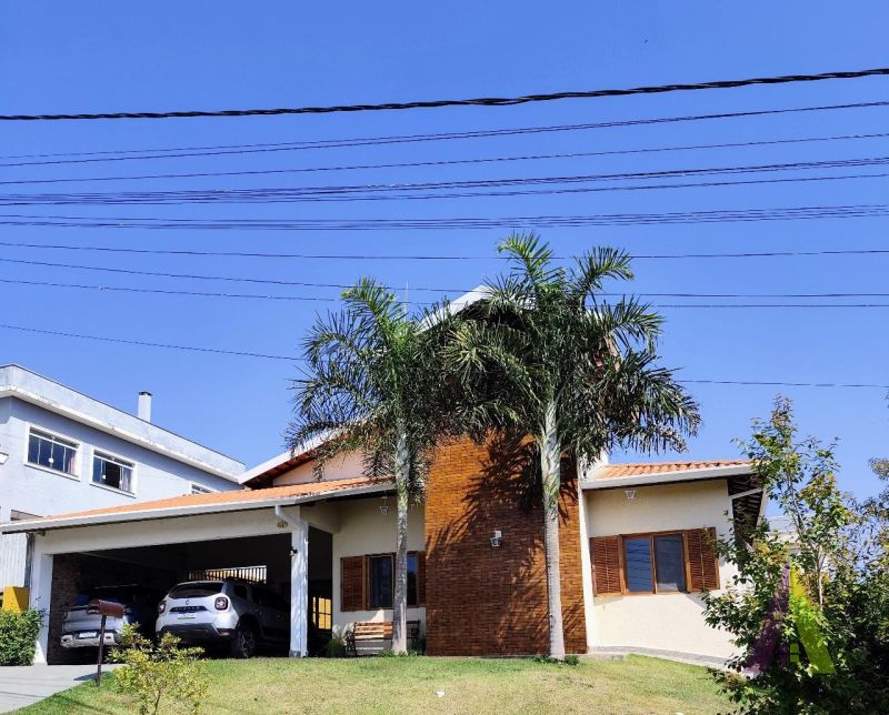 Casa Térrea em Condomínio Fechado de Vargem Grande!