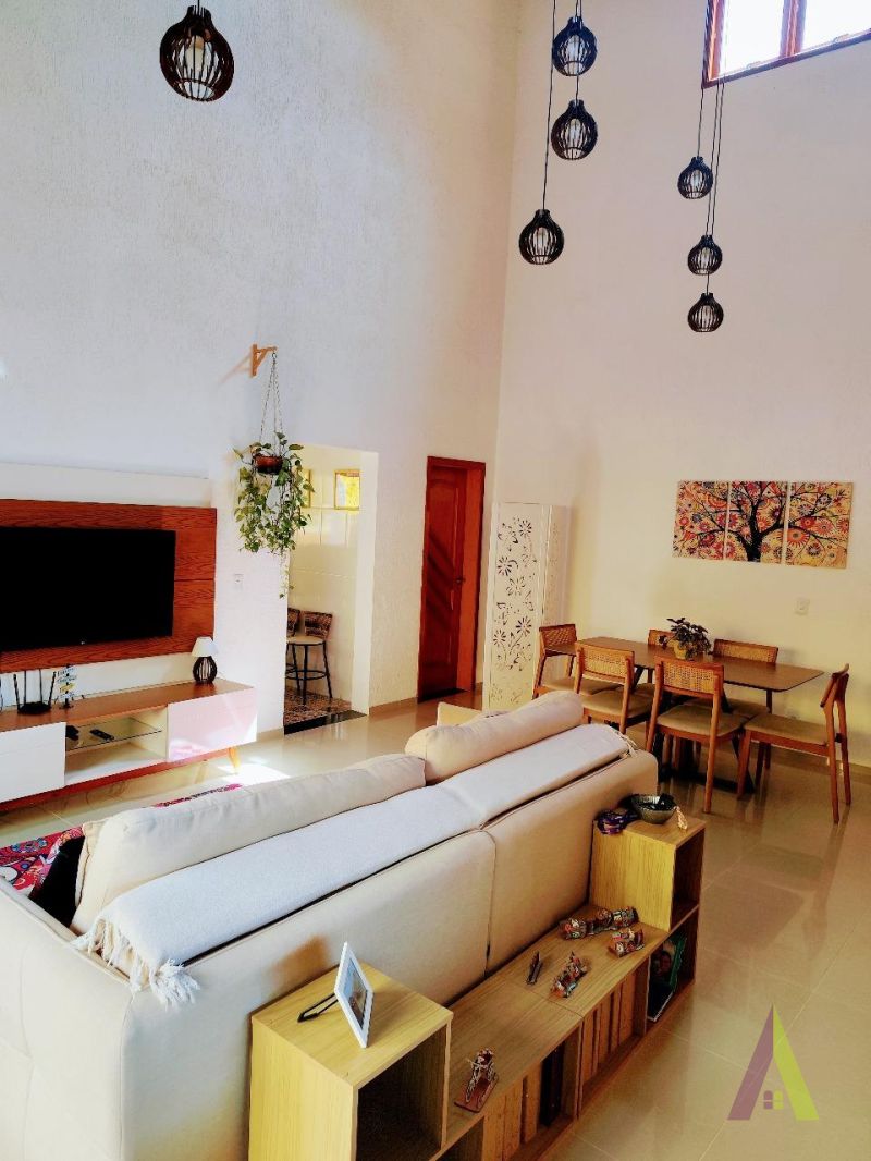 Casa Térrea em Condomínio Fechado de Vargem Grande!