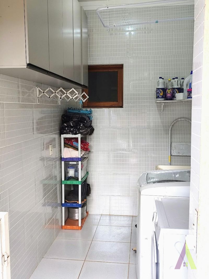 Casa Térrea em Condomínio Fechado de Vargem Grande!