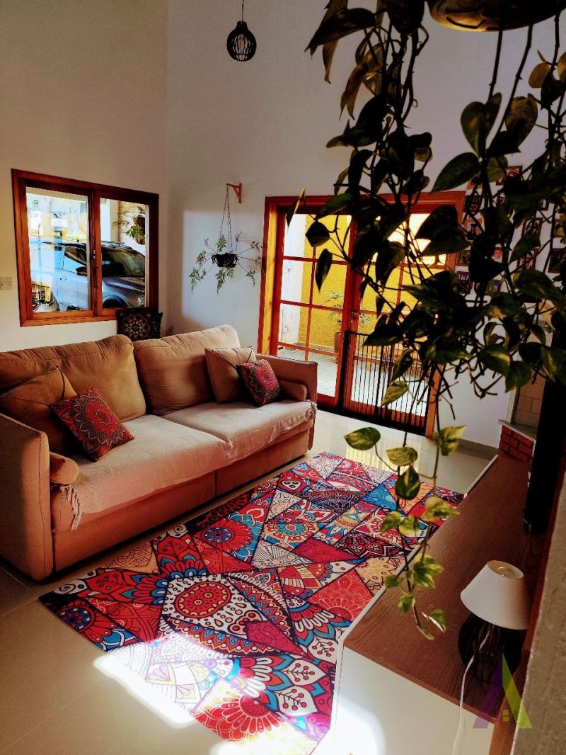 Casa Térrea em Condomínio Fechado de Vargem Grande!