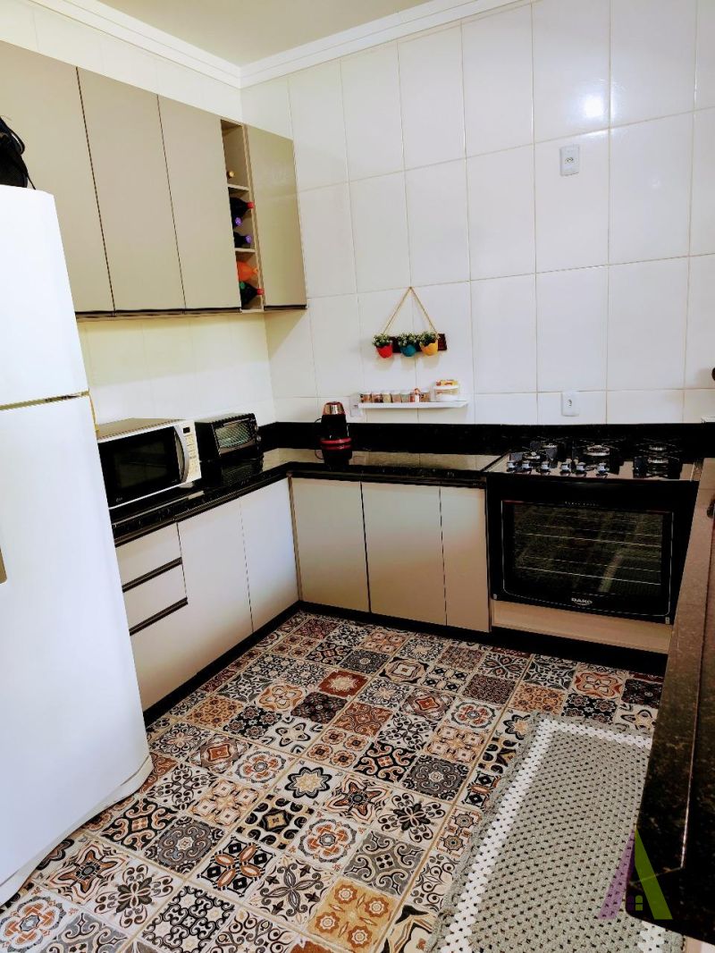 Casa Térrea em Condomínio Fechado de Vargem Grande!