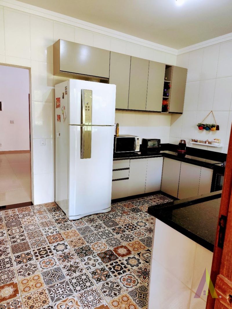 Casa Térrea em Condomínio Fechado de Vargem Grande!