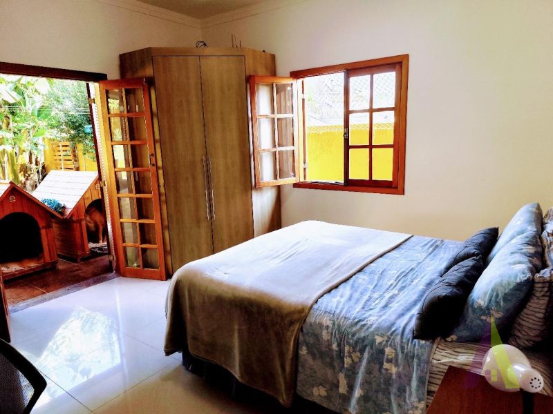 Casa Térrea em Condomínio Fechado de Vargem Grande!