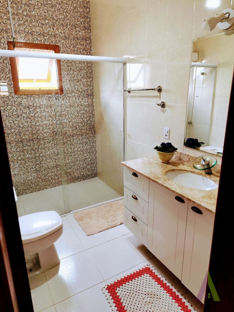 Casa Térrea em Condomínio Fechado de Vargem Grande!