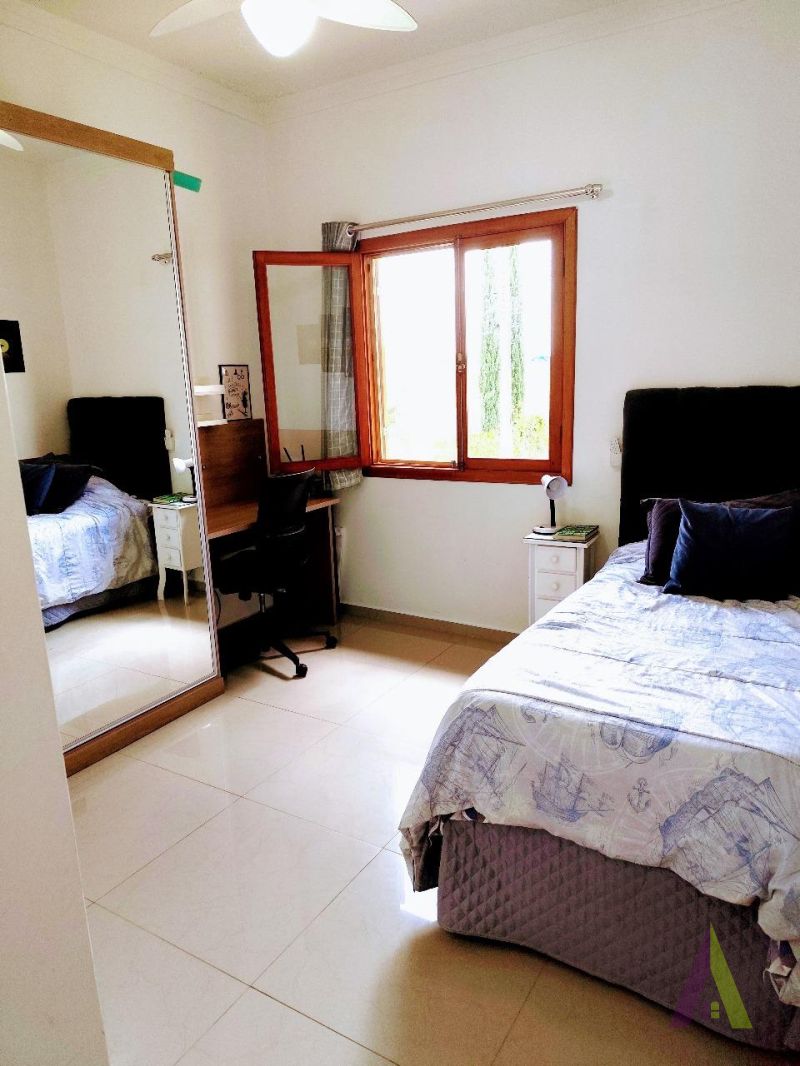 Casa Térrea em Condomínio Fechado de Vargem Grande!