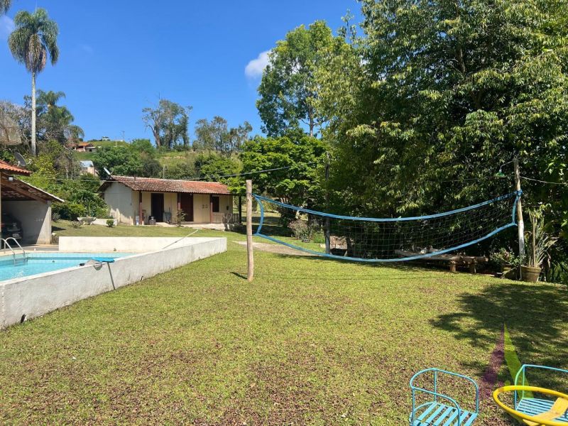 Sitio na Estrada do Vinho em São Roque! 