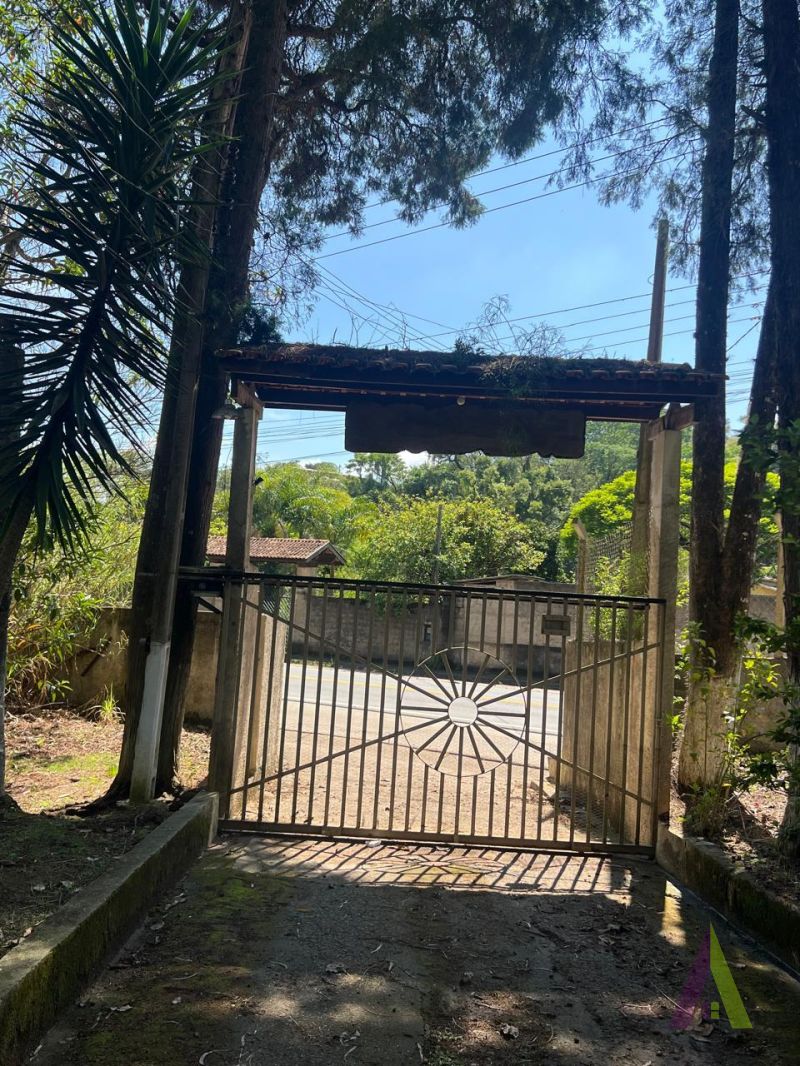 Sitio na Estrada do Vinho em São Roque! 