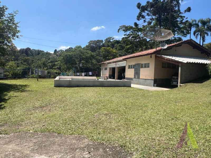 Sitio na Estrada do Vinho em São Roque! 