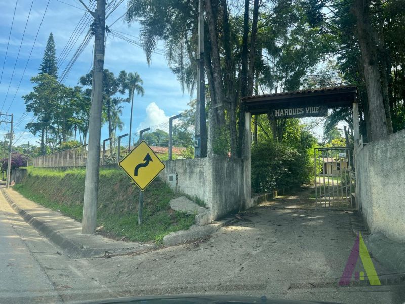 Sitio na Estrada do Vinho em São Roque! 