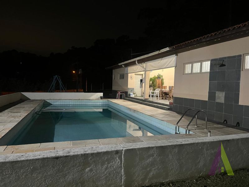 Sitio na Estrada do Vinho em São Roque! 