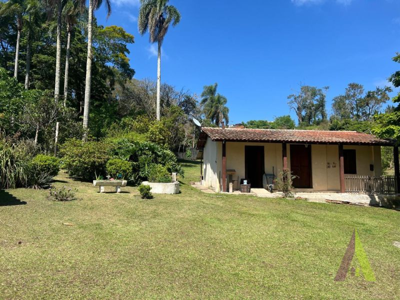 Sitio na Estrada do Vinho em São Roque! 