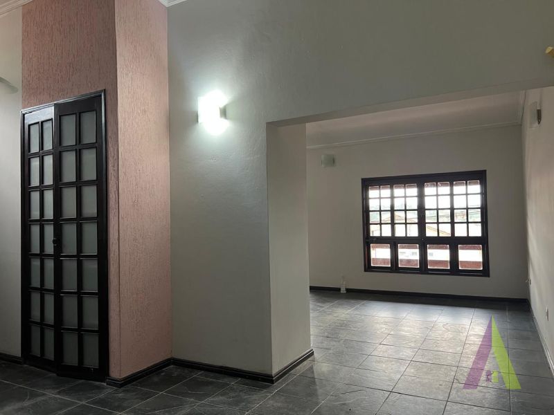 Sobrado em Bairro Tradicional em São Roque! 