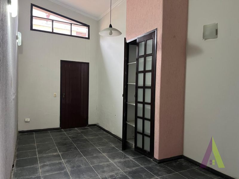 Sobrado em Bairro Tradicional em São Roque! 