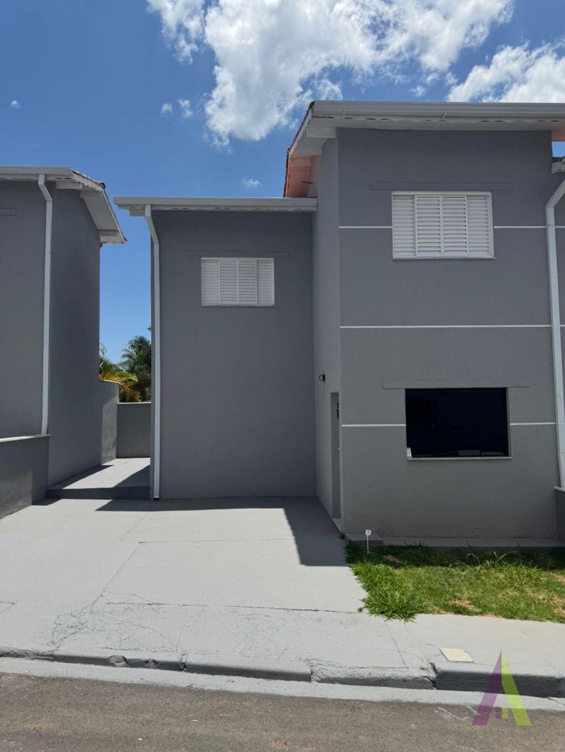 Casa em Condômino Fechado de São Roque!