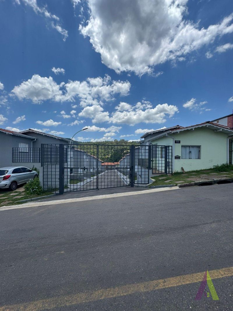 Casa em Condômino Fechado de São Roque!