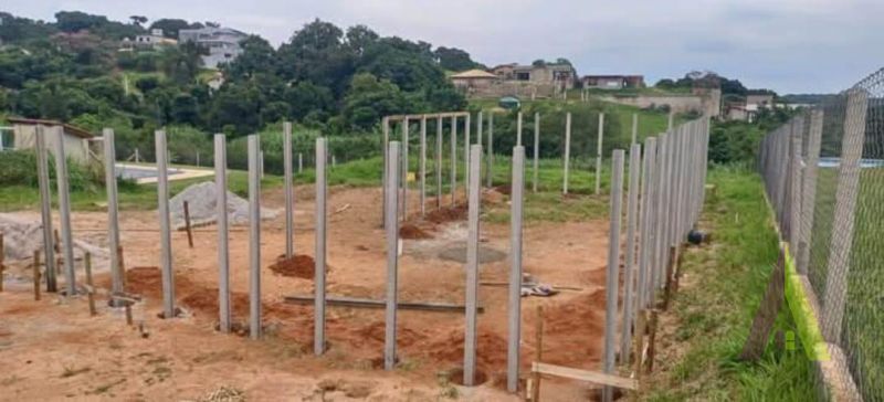 Terreno Plano em Condomínio!