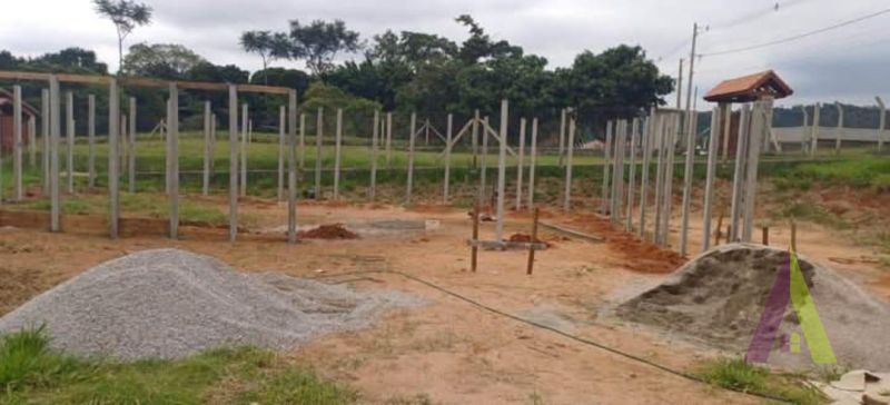 Terreno Plano em Condomínio!