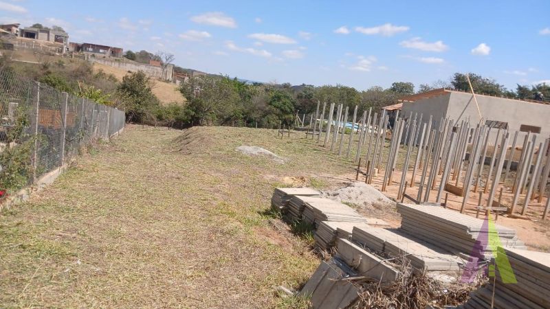 Terreno Plano em Condomínio!