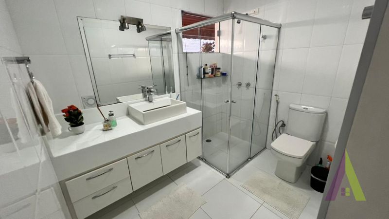 Casa Alto Padrão em Condomínio Fechado de São Roque!     