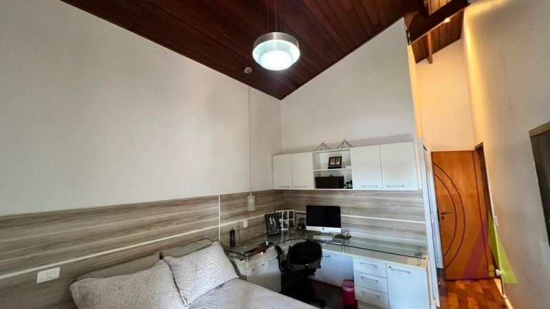 Casa Alto Padrão em Condomínio Fechado de São Roque!     