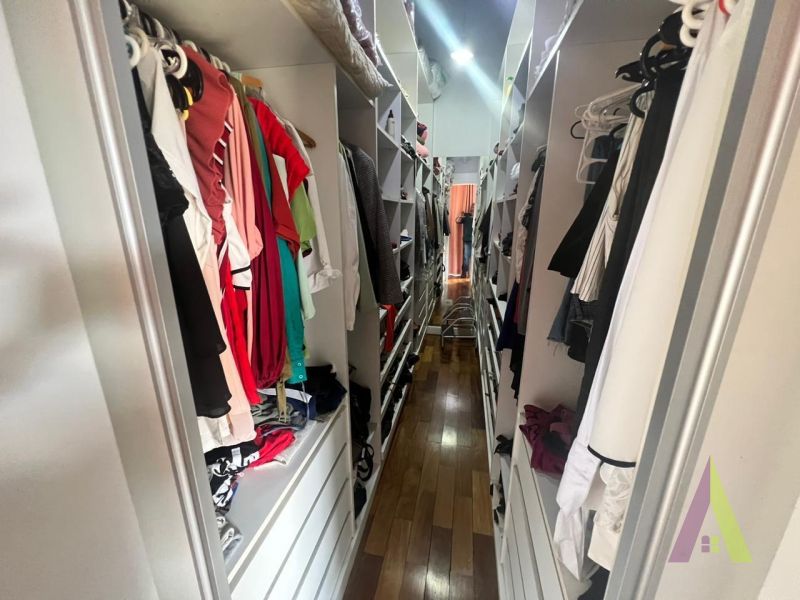 Casa Alto Padrão em Condomínio Fechado de São Roque!     