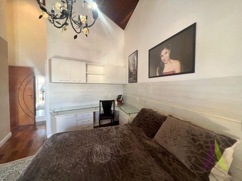 Casa Alto Padrão em Condomínio Fechado de São Roque!     