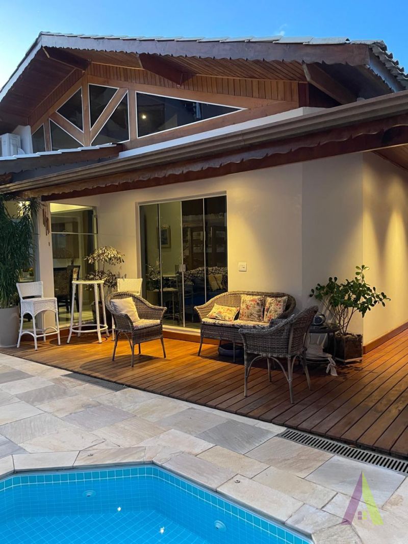 Casa Alto Padrão em Condomínio Fechado de São Roque!     