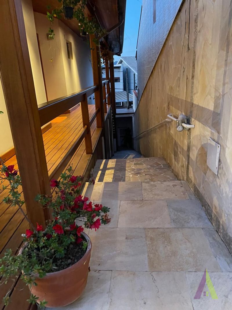 Casa Alto Padrão em Condomínio Fechado de São Roque!     