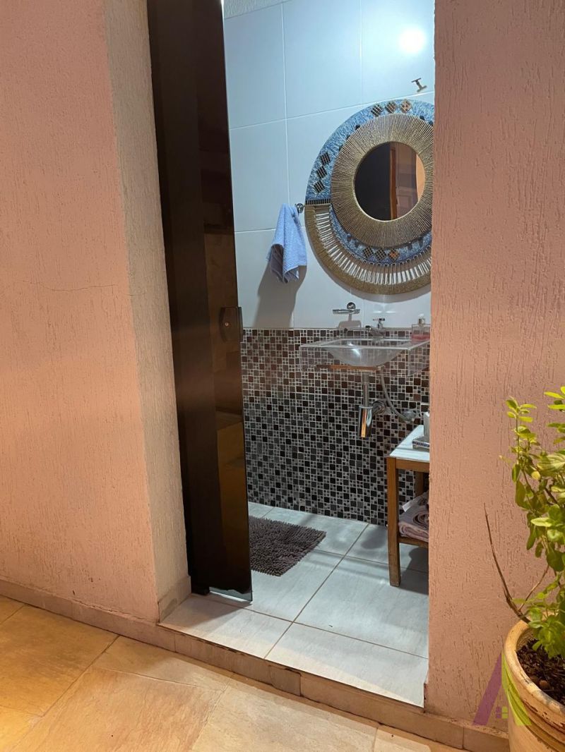 Casa Alto Padrão em Condomínio Fechado de São Roque!     