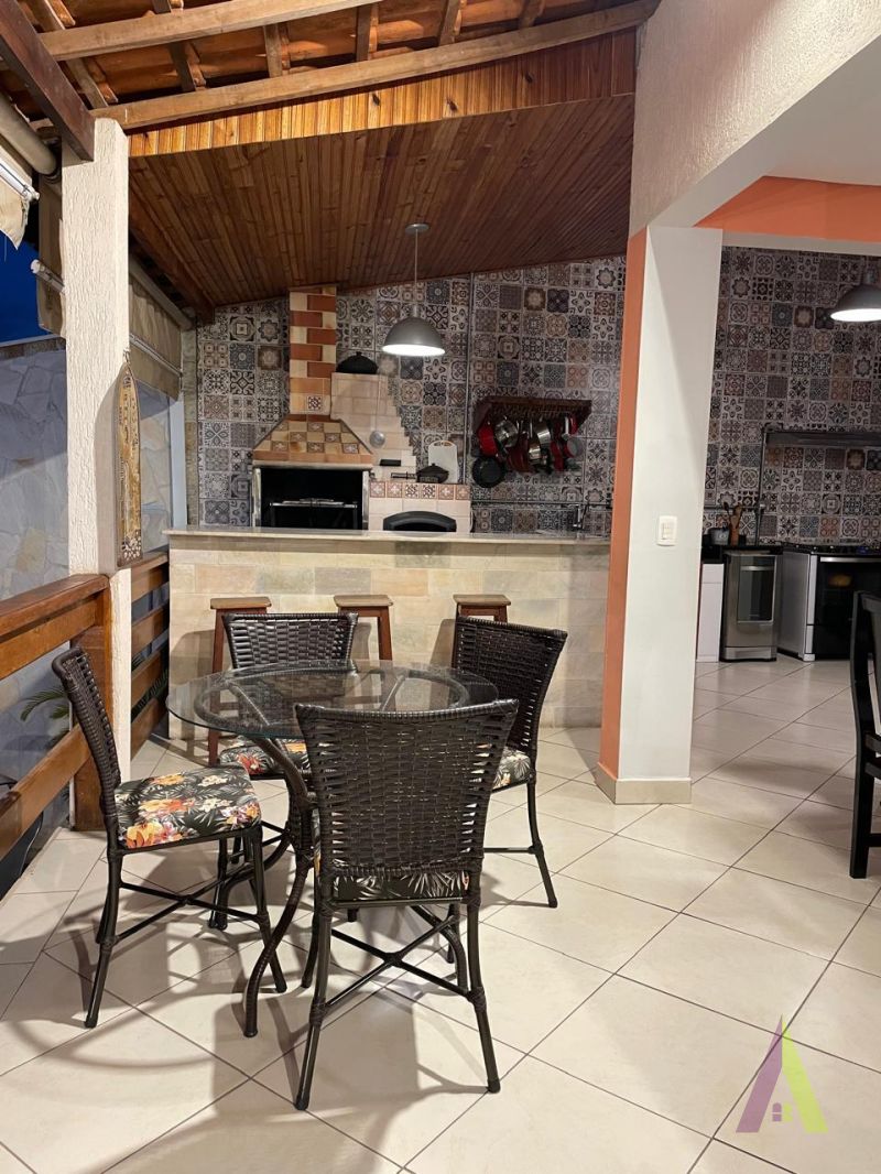 Casa Alto Padrão em Condomínio Fechado de São Roque!     