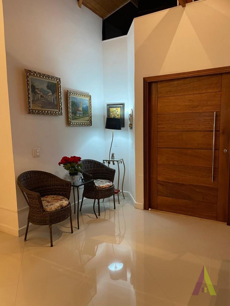 Casa Alto Padrão em Condomínio Fechado de São Roque!     