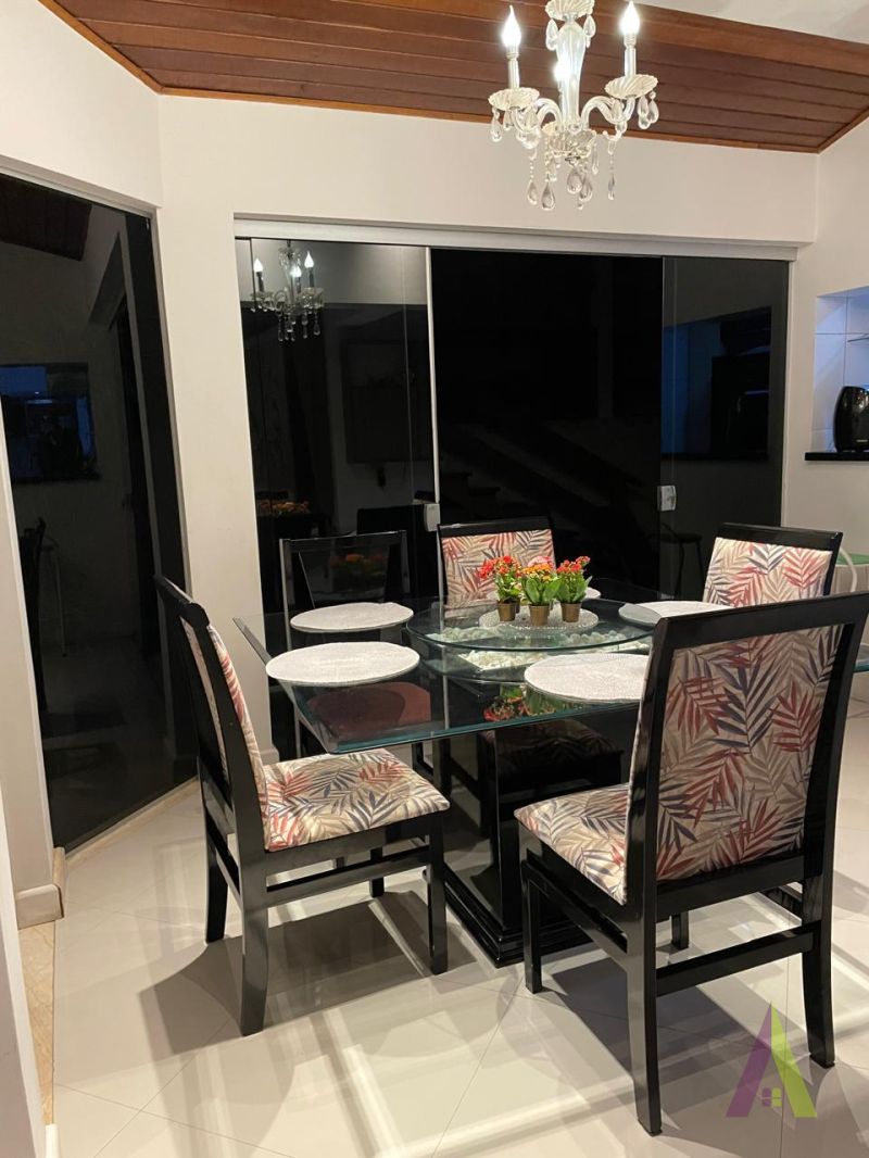 Casa Alto Padrão em Condomínio Fechado de São Roque!     