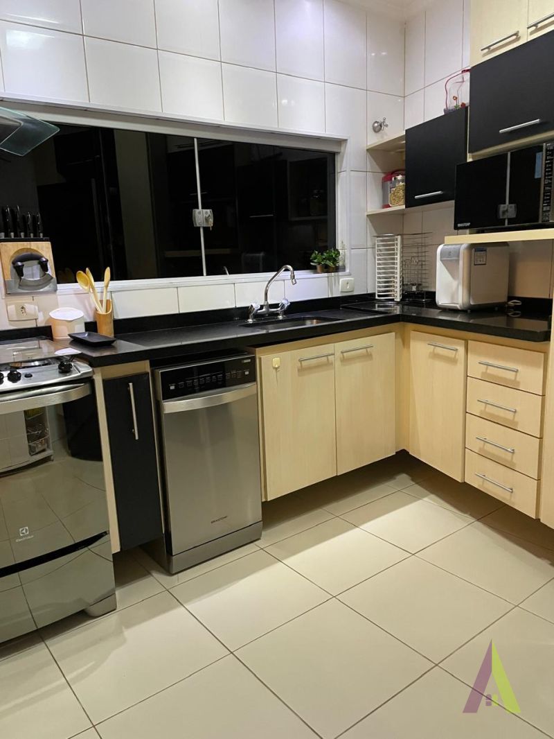 Casa Alto Padrão em Condomínio Fechado de São Roque!     