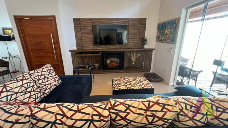 Casa Alto Padrão em Condomínio Fechado de São Roque!     