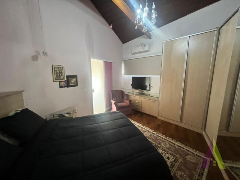 Casa Alto Padrão em Condomínio Fechado de São Roque!     