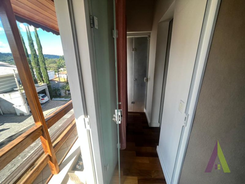 Casa Alto Padrão em Condomínio Fechado de São Roque!     