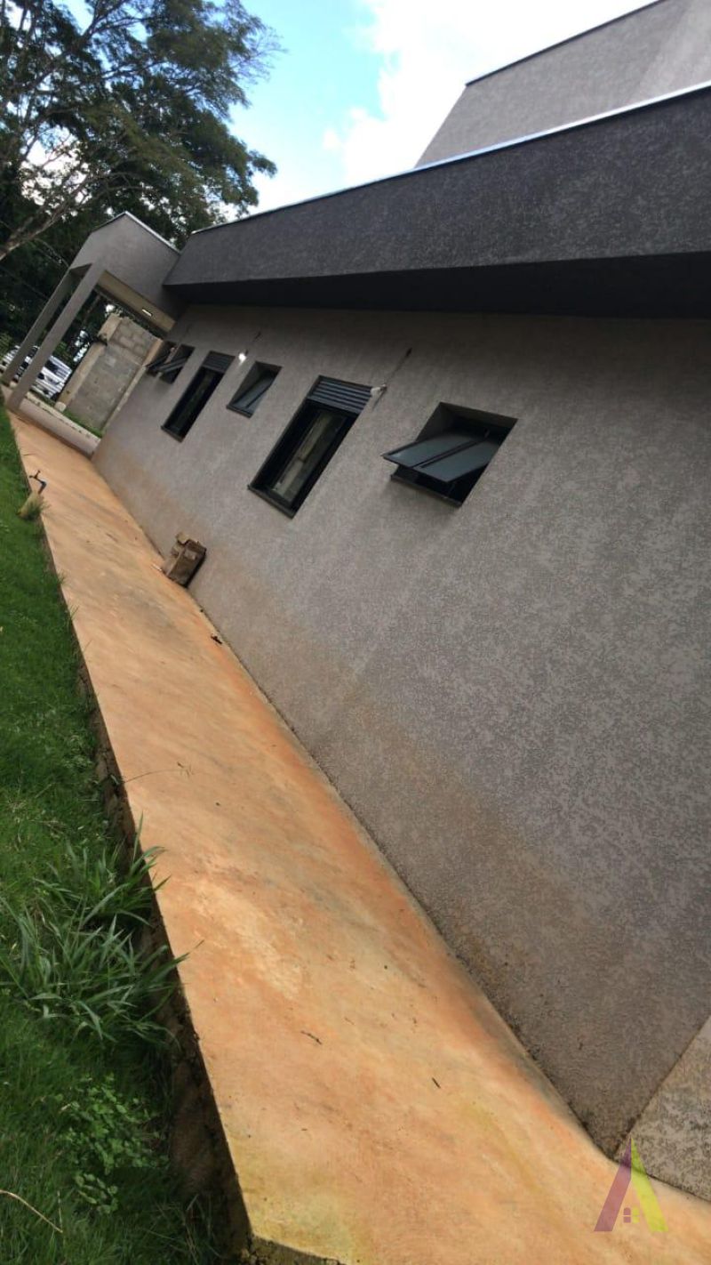 Chácara com Casa Térrea em Bairro Residencial de Chácaras de São Roque!