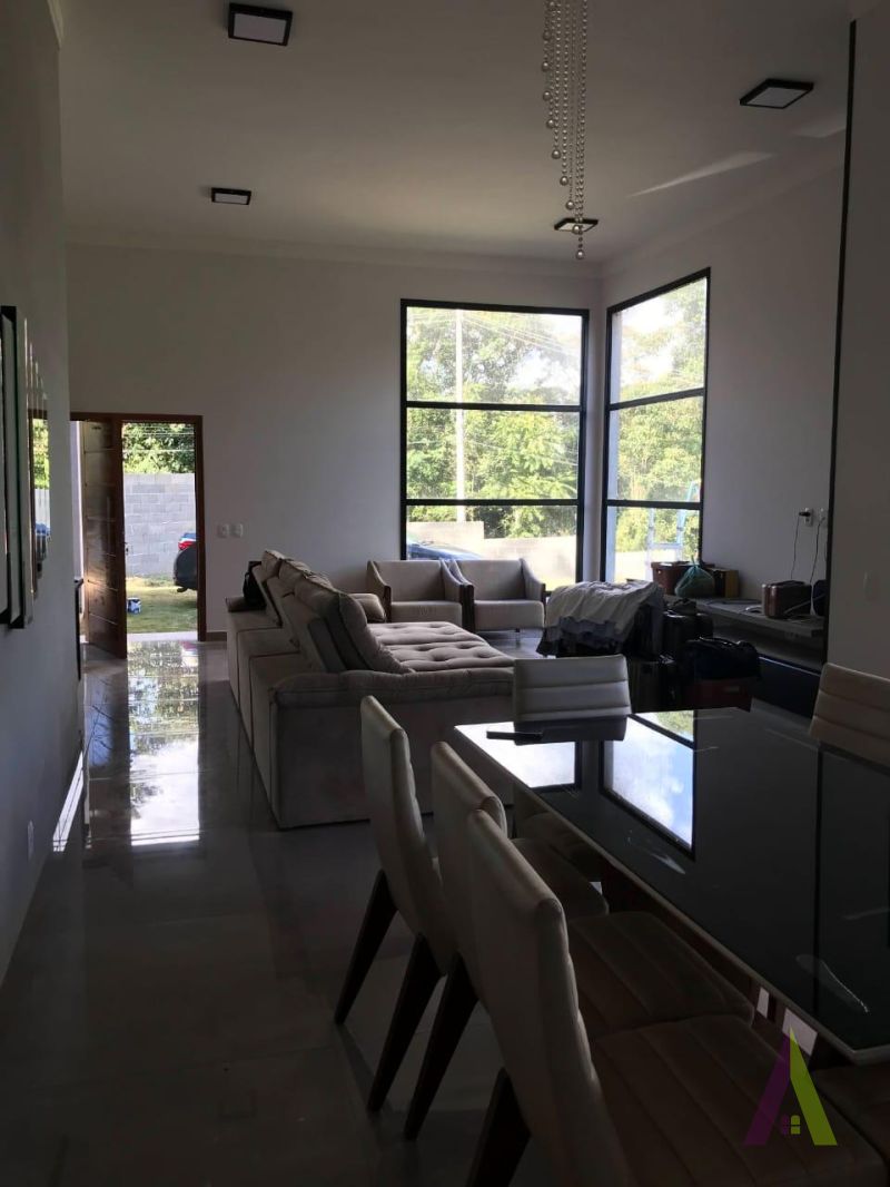 Chácara com Casa Térrea em Bairro Residencial de Chácaras de São Roque!