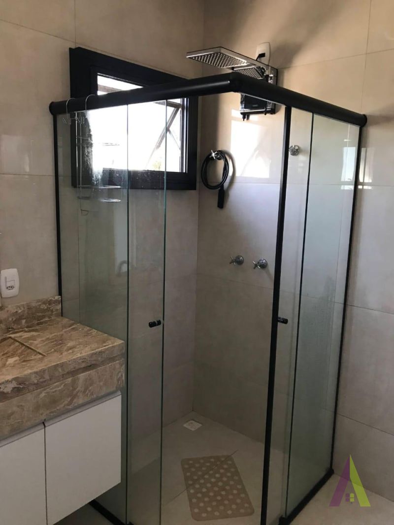 Chácara com Casa Térrea em Bairro Residencial de Chácaras de São Roque!