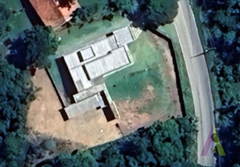 Chácara com Casa Térrea em Bairro Residencial de Chácaras de São Roque!