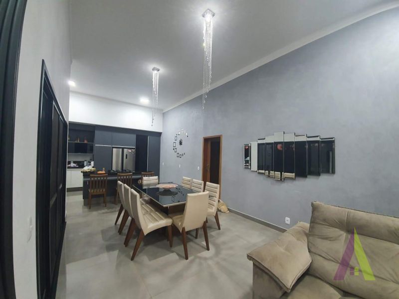 Chácara com Casa Térrea em Bairro Residencial de Chácaras de São Roque!